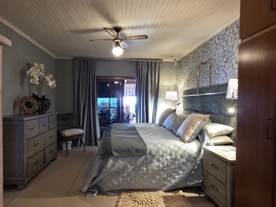 5 Bedroom Property for Sale in Wavecrest Eastern Cape